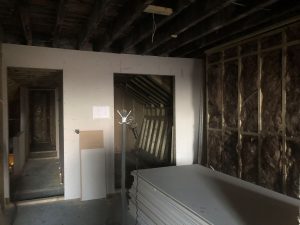 from-lounge-into-kitchen